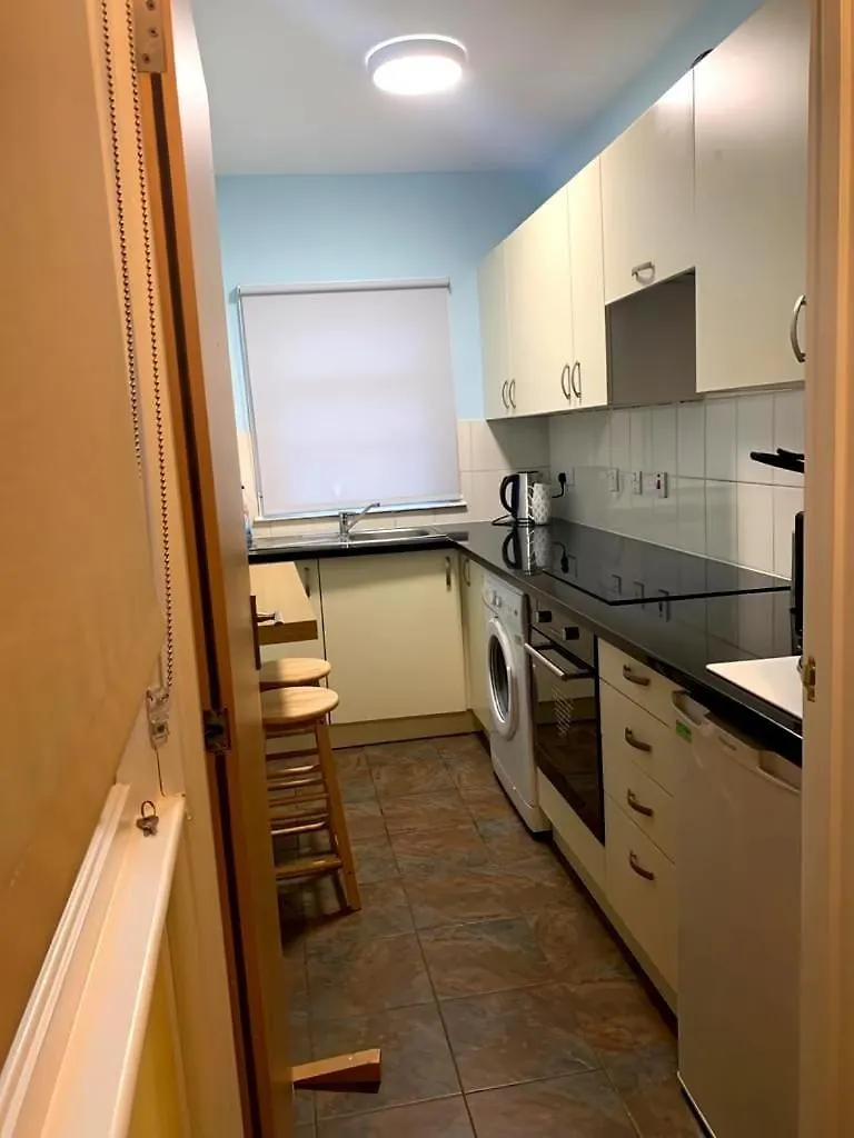 2 Double Bedroom Flat In The Heart Of Cheltenham Apartment