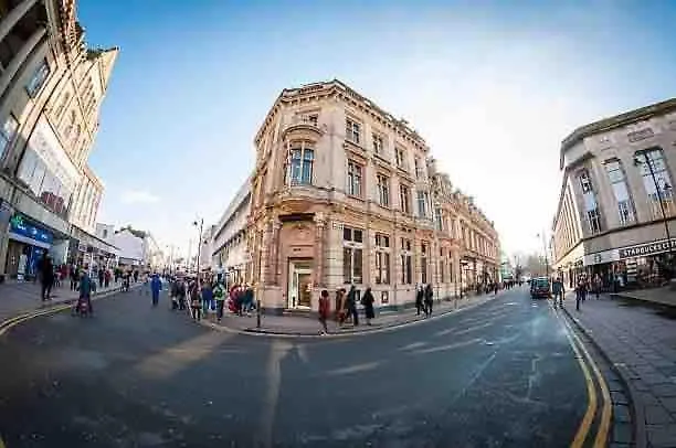 2 Double Bedroom Flat In The Heart Of Cheltenham