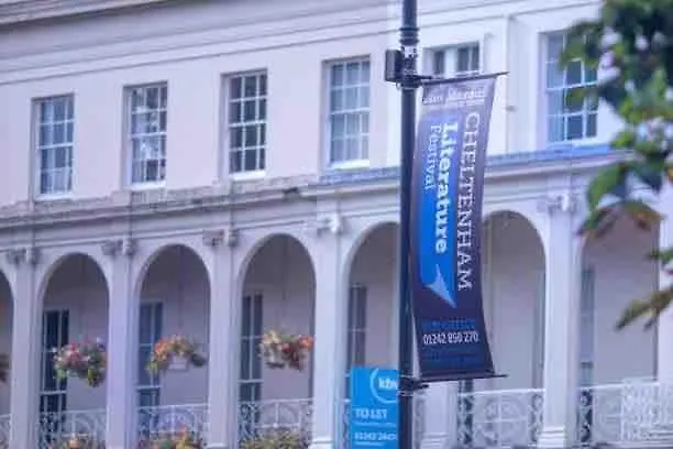 2 Double Bedroom Flat In The Heart Of Cheltenham