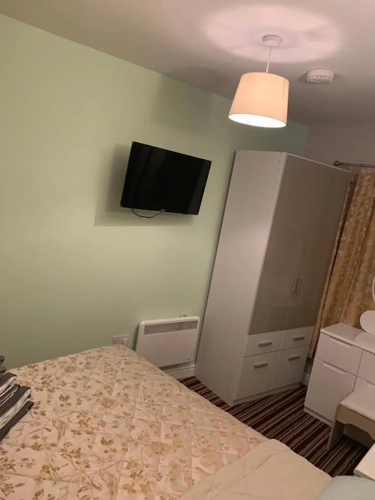 2 Double Bedroom Flat In The Heart Of Cheltenham Apartment