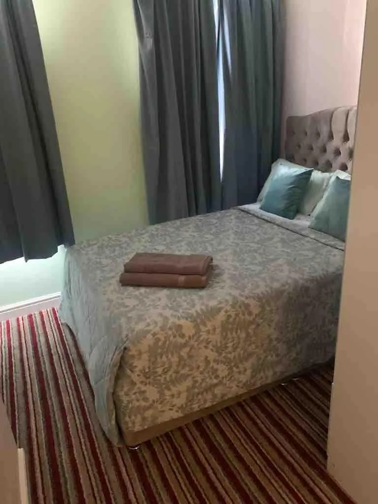 2 Double Bedroom Flat In The Heart Of Cheltenham 0*,
